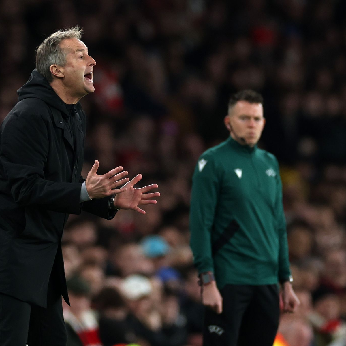 Bayer-Coach Kasper Hjulmand sieht trotz Champions-League-Aus einen Aufwärtstrend bei seinem Team. - Foto: Ian Walton/AP/dpa