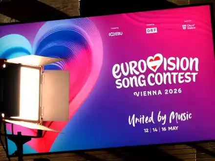 Über einen Beitrag des diesjährigen ESC wird besonders diskutiert. (Archivbild) - Foto: Harald Schneider/APA/dpa