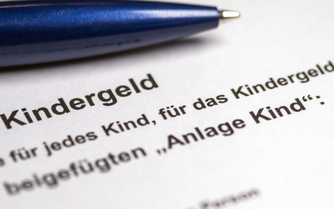 Viele Familien sollen diesen Antrag bald nicht mehr benötigen. (Archivbild) - Foto: Jens Büttner/dpa-Zentralbild/dpa