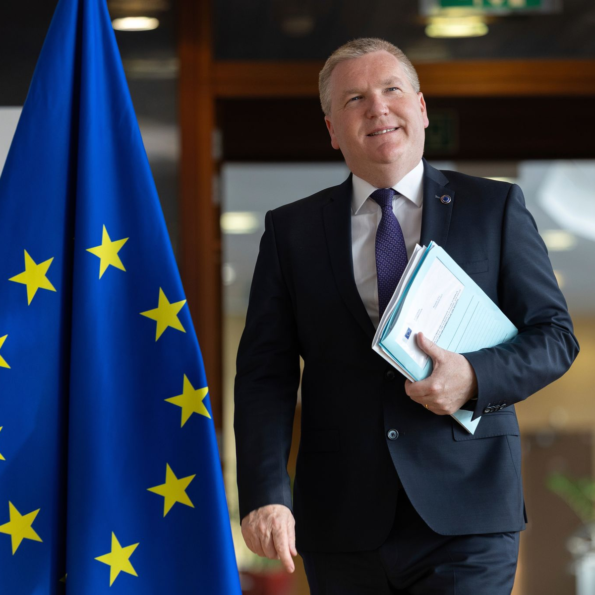 EU-Kommissar McGrath sieht den Schutz der Arbeitnehmerrechte gewährleistet. (Archivbild) - Foto: Omar Havana/AP/dpa