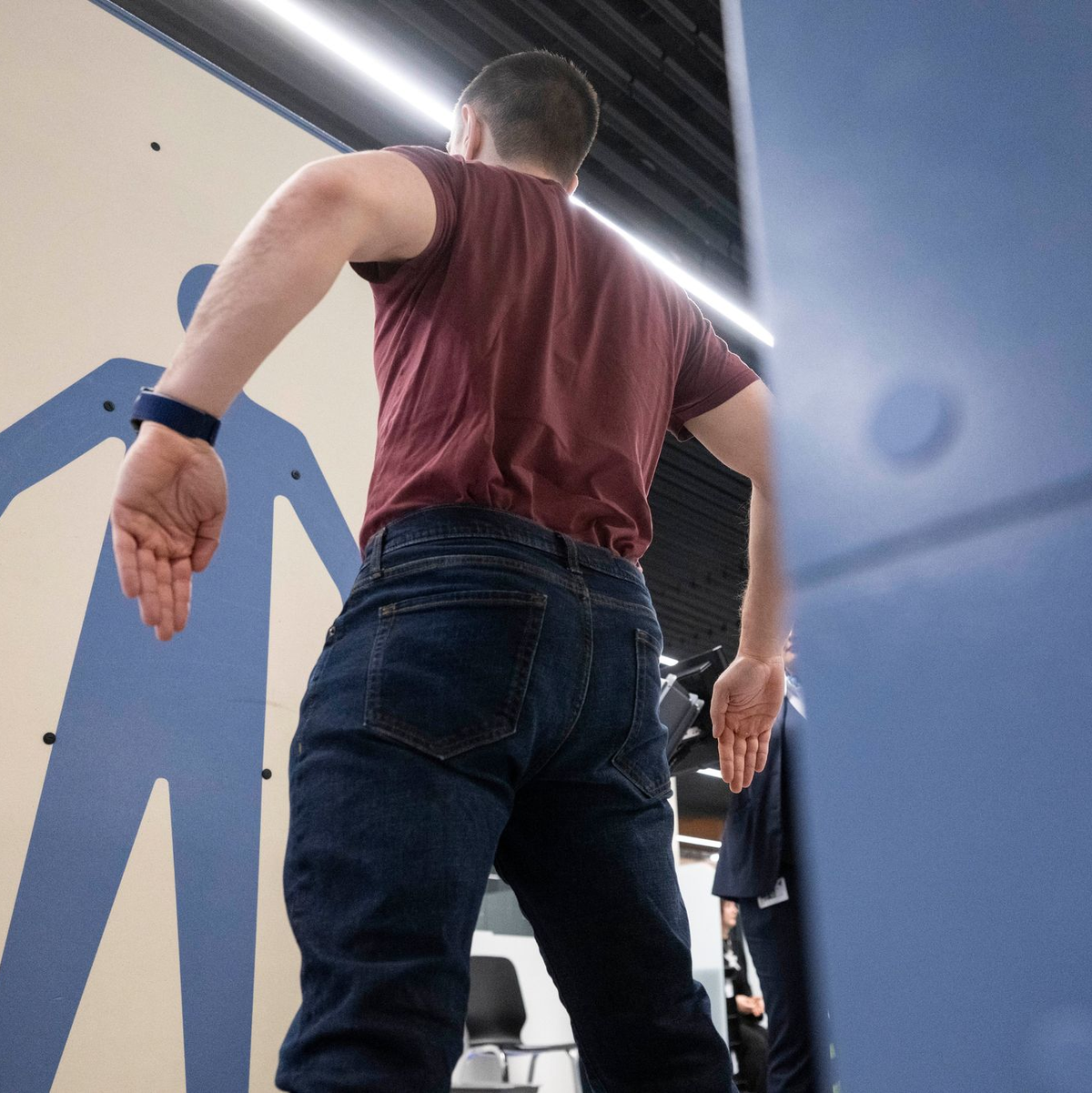 Der Wandel hin zu mehr High Tech bei der Sicherheitskontrolle am Flughafen sei alternativlos, heißt es vom Verband der Luftsicherheitsunternehmen. (Symbolbild) - Foto: Marijan Murat/dpa