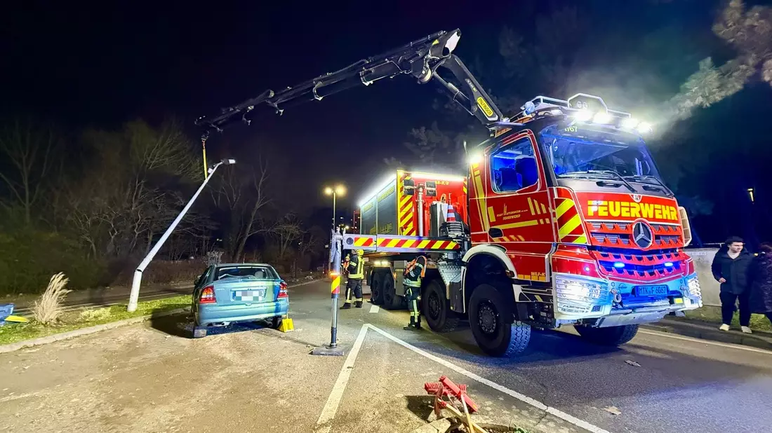 Feuerwehr MTK: Feuerwehr Hattersheim gründet Fachgruppe Kran/Rüst - Kickoff mit rund 25 Einsatzkräften - Bild: presseportal.de
