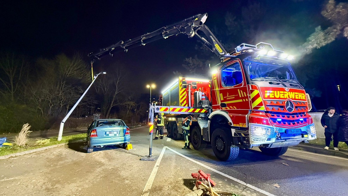 Feuerwehr MTK: Feuerwehr Hattersheim gründet Fachgruppe Kran/Rüst - Kickoff mit rund 25 Einsatzkräften - Foto: presseportal.de