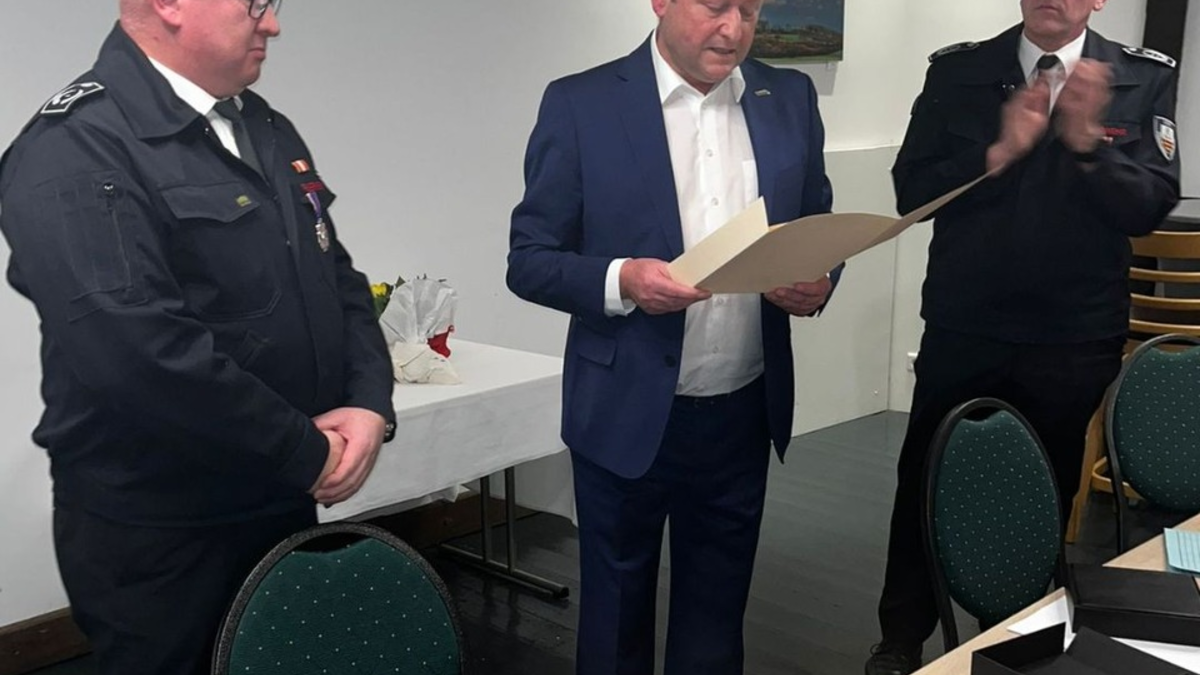 FW Ense: Verabschiedung nach 24 Jahren in der Führung / Enser Wehrführung jetzt abschließend neu aufgestellt - Foto: presseportal.de