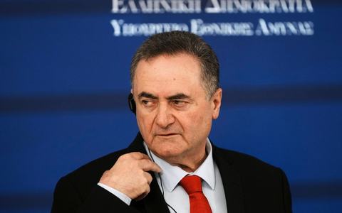 Israels Verteidigungsminister Israel Katz erklärt, dass das Militär nun jeden iranischen Top-Funktionär ohne erneute Rücksprache töten dürfe. - Foto: Thanassis Stavrakis/AP/dpa