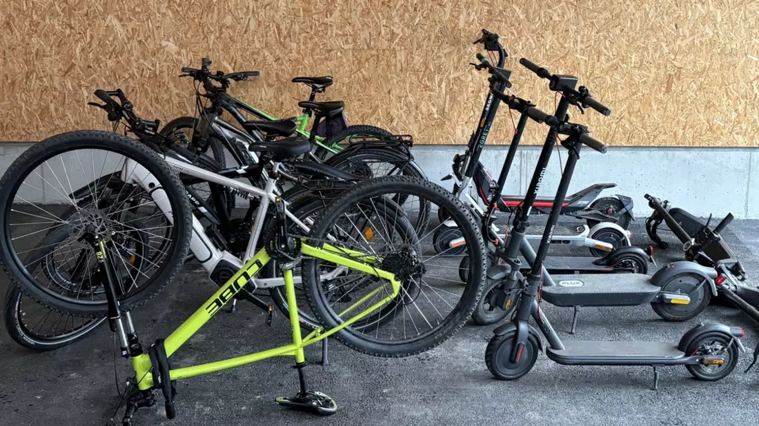 POL-UL: (GP) Gruibingen/A8 - Einen Fahndungserfolg kann die Polizei Mühlhausen vermelden / Am Montag beschlagnahmte die Polizei bei Gruibingen mutmaßliches Diebesgut in einem Kleintransporter. - Bild: presseportal.de