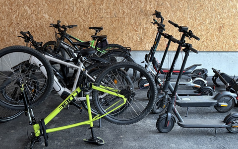 POL-UL: (GP) Gruibingen/A8 - Einen Fahndungserfolg kann die Polizei Mühlhausen vermelden / Am Montag beschlagnahmte die Polizei bei Gruibingen mutmaßliches Diebesgut in einem Kleintransporter. - Foto: presseportal.de
