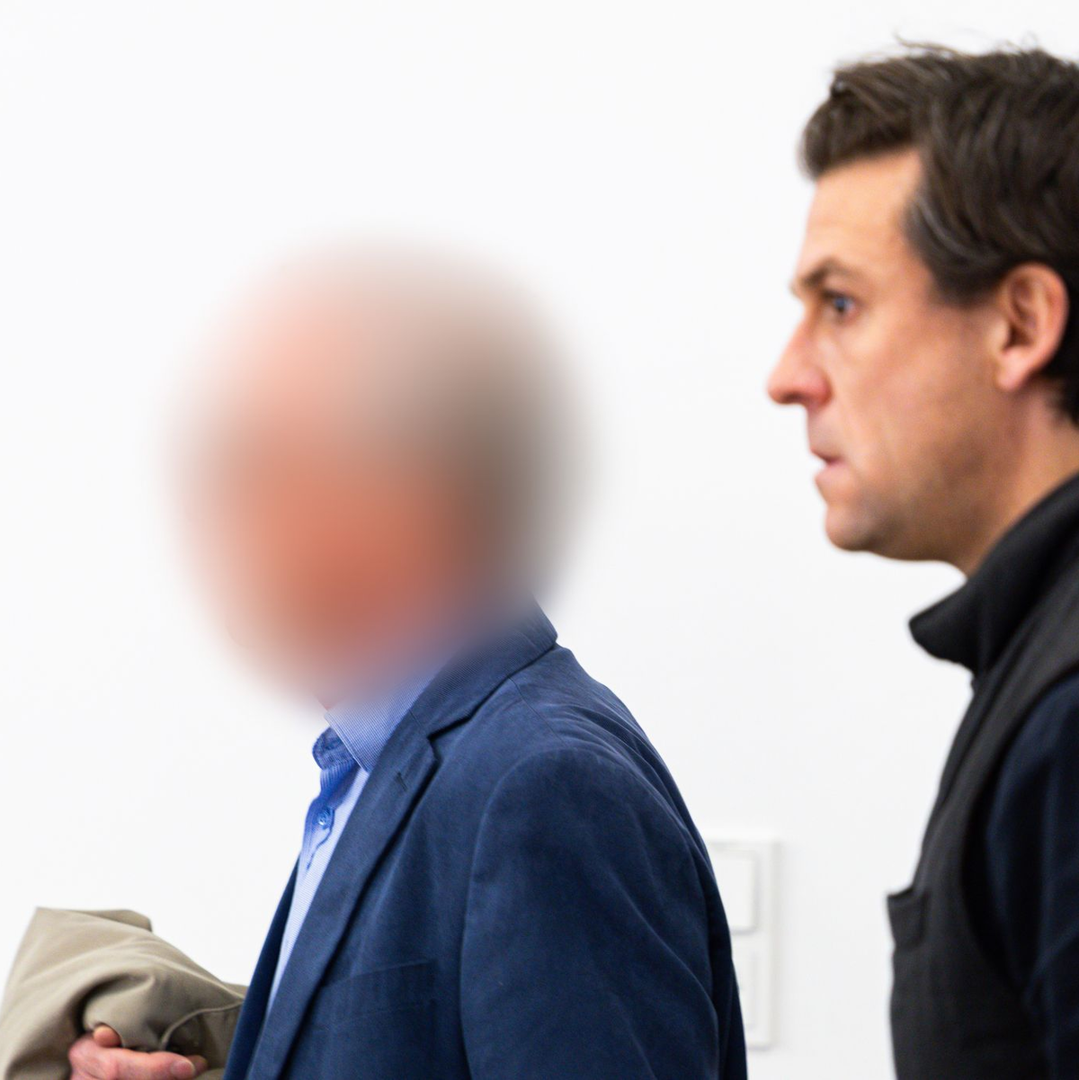 Im Prozess um Kindesmissbrauch fordert die Staatsanwaltschaft Haft für den ehemaligen Bundestagsabgeordneten Hartmut Ebbing. (Archivbild)   - Foto: Michael Matthey/dpa