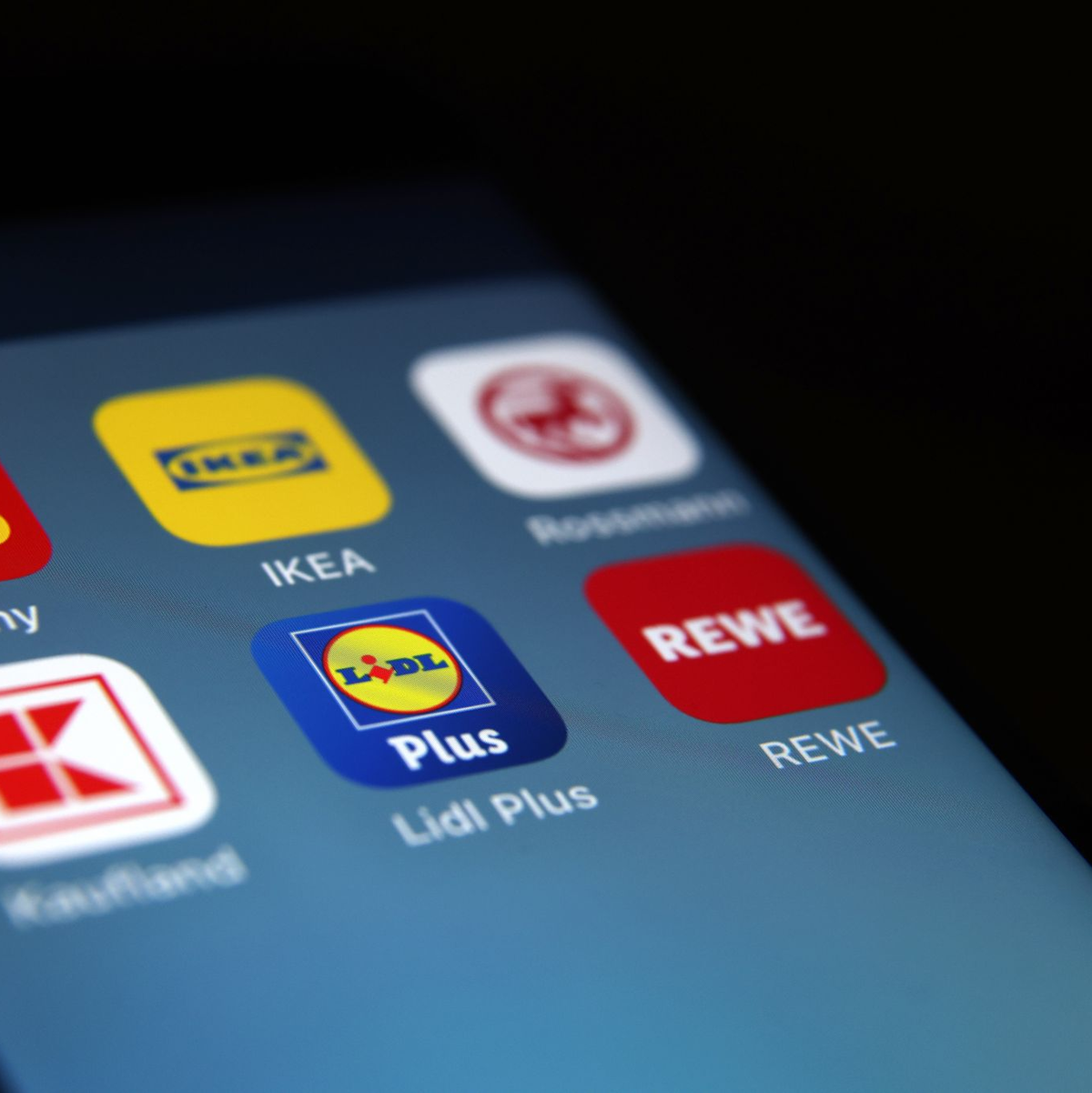 Viele Lebensmittelhändler setzen auf Apps, um Kunden fester an sich zu binden. - Foto: Karl-Josef Hildenbrand/dpa