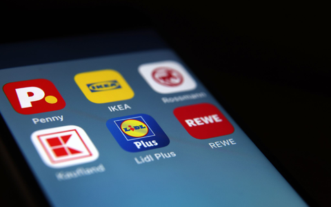 Viele Lebensmittelhändler setzen auf Apps, um Kunden fester an sich zu binden. - Foto: Karl-Josef Hildenbrand/dpa