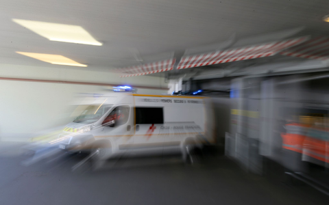 Auch in Frankreich ist ein Mensch im Zusammenhang mit dem Meningitis-Ausbruch in Kent ins Krankenhaus gekommen. (Symbolbild) - Foto: David Vincent/AP/dpa