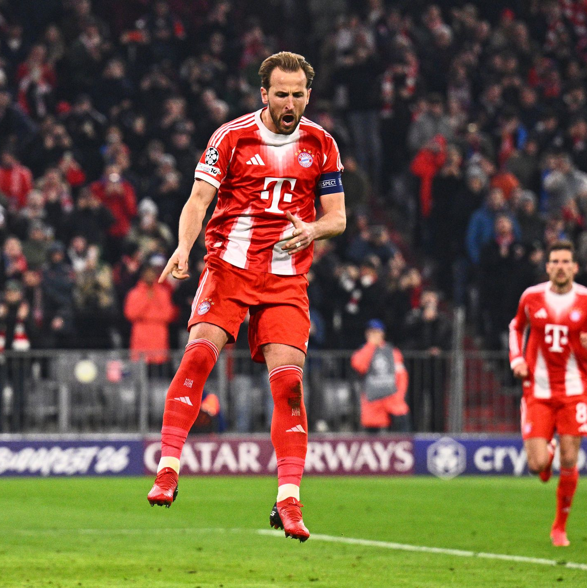 Harry Kane jubelt nach seinem im zweiten Versuch verwandelten Elfmeter. - Foto: Tom Weller/dpa