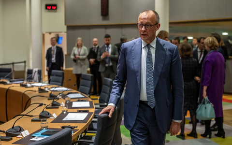 Bundeskanzler Friedrich Merz will Ungarns Regierungschef Viktor Orban in Brüssel zur Aufgabe der Blockade bewegen. (Archivbild) - Foto: Michael Kappeler/dpa