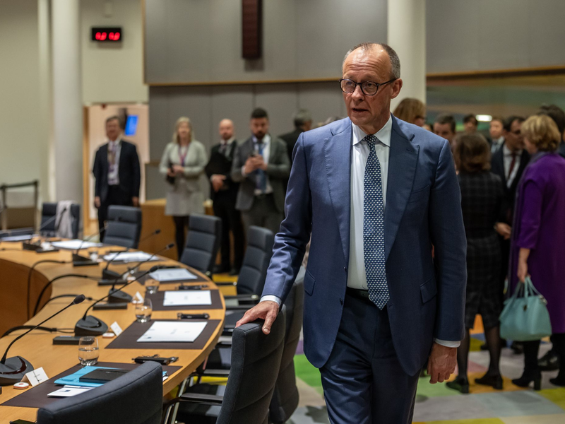 Bundeskanzler Friedrich Merz will Ungarns Regierungschef Viktor Orban in Brüssel zur Aufgabe der Blockade bewegen. (Archivbild) - Foto: Michael Kappeler/dpa