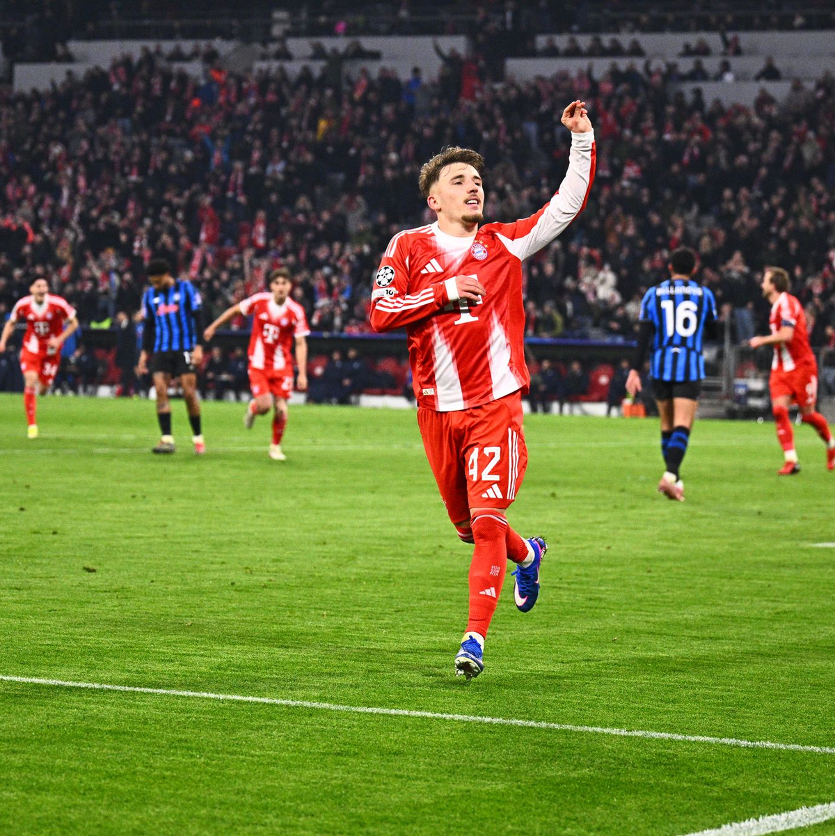 Erst Torjubel von Lennart Karl gegen Bergamo, dann Berufung ins Nationalteam?  - Foto: Tom Weller/dpa