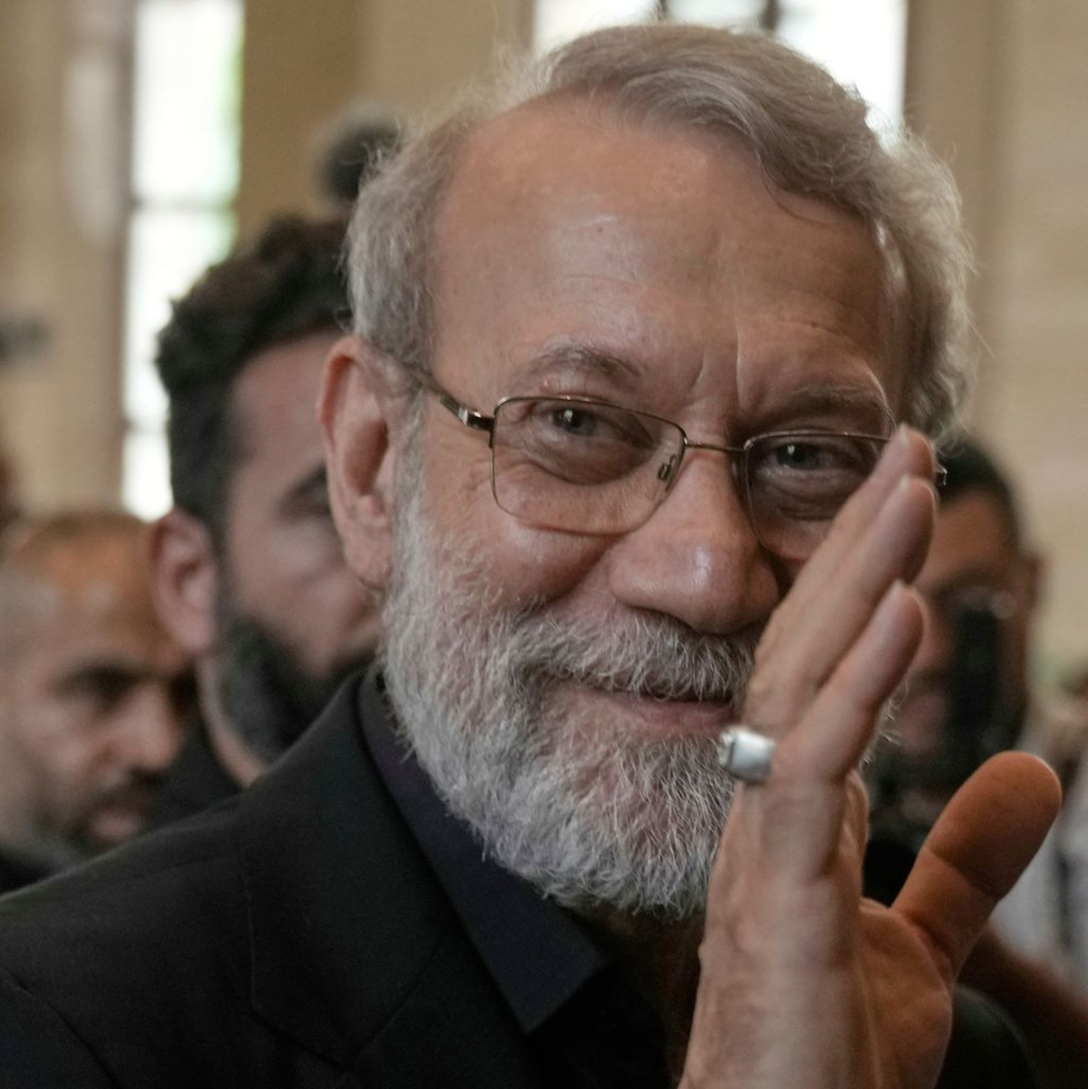 Der von Israel getötete Generalsekretär des iranischen Sicherheitsrates, Ali Laridschani, im Libanon. (Archivbild) - Foto: Bilal Hussein/AP/dpa