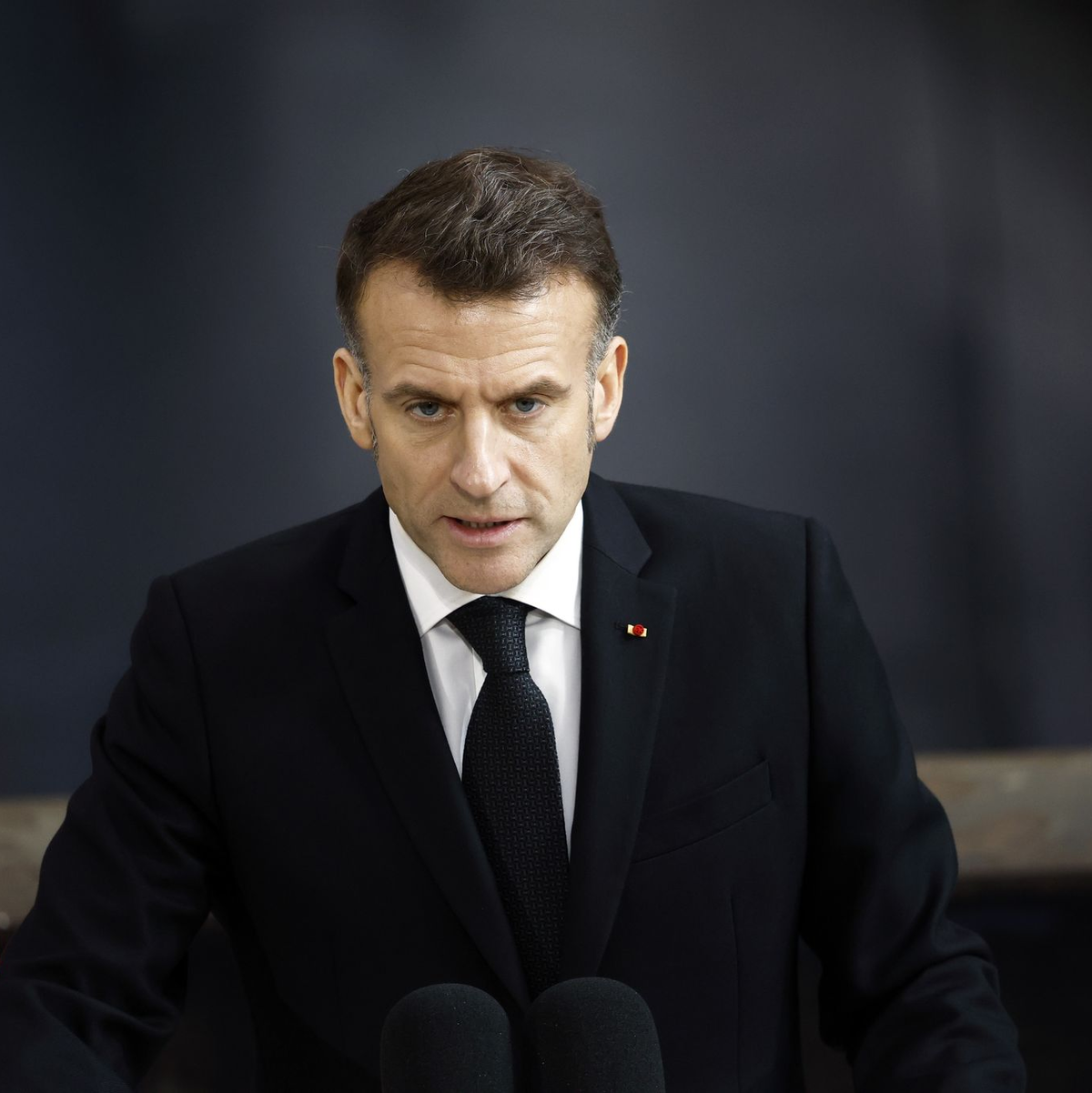 Frankreichs Präsident Macron fordert ein Aussetzen von Angriffen auf Energieanlagen. (Archivbild)  - Foto: Yoan Valat/Pool EPA/dpa