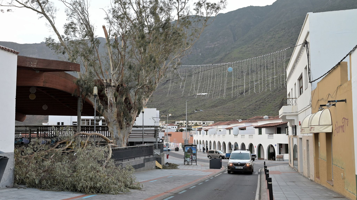 Für die Kanarischen Inseln gilt eine Sturmwarnung. «Therese» zieht von West nach Ost über die Inseln vor der Westküste Afrikas hinweg und könnte mit Starkregen und Orkanböen für Überschwemmungen und Schäden an Gebäuden sorgen. (Archivfoto) - Foto: Europa Press Canarias/EUROPA PRESS/dpa