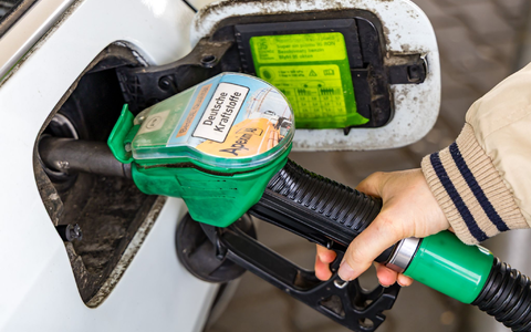 Tanken in Polen ist deutlich günstiger als in Deutschland. (Archivbild) - Foto: Frank Hammerschmidt/dpa