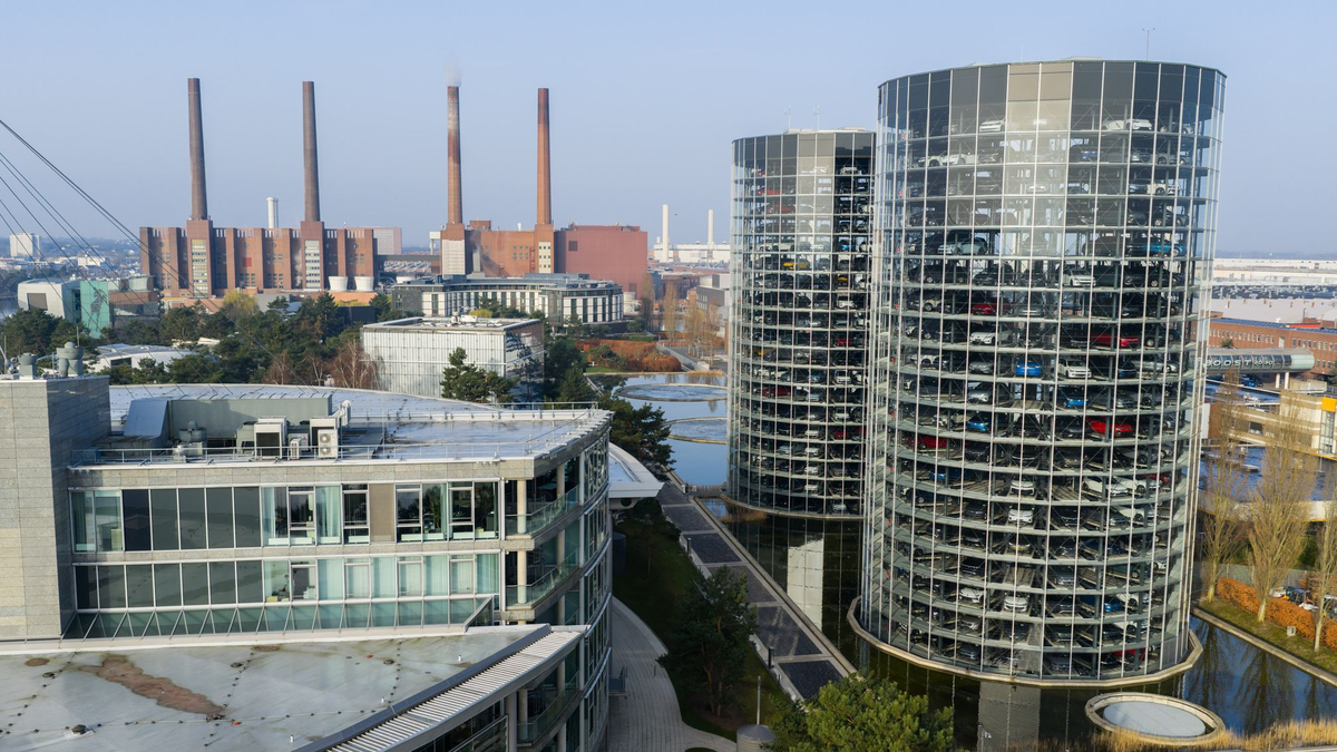 Bei Volkswagen fließt nun doch im Mai eine Prämie. (Archivbild) - Foto: Julian Stratenschulte/dpa