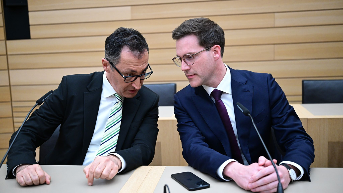Cem Özdemir und Manuel Hagel wollen offizielle Gespräche über eine Regierungszusammenarbeit ihrer beiden Parteien führen. (Archivbild) - Foto: Bernd Weißbrod/dpa