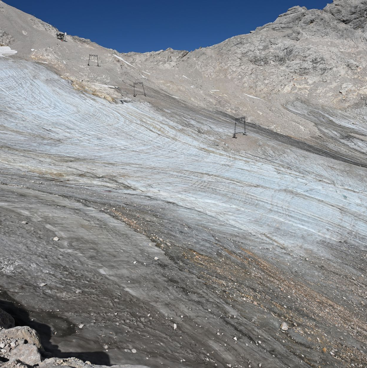 Am Nördlichen Schneeferner lag bis in den Juli Altschnee und ließ den Gletscher größer aussehen. (Archivbild) - Foto: Angelika Warmuth/dpa