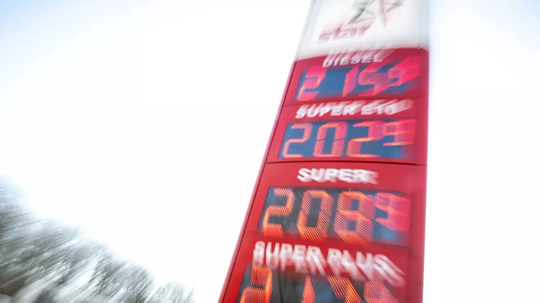 Die Spritpreise in Deutschland sind seit Beginn des Iran-Kriegs stark gestiegen. - Bild: Philip Dulian/dpa