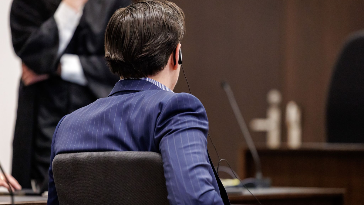 Nach der Tat floh der Angeklagte laut den Ermittlungen mit seinen Begleitern nach Frankreich, wo er sich der Polizei stellte. (Archivbild) - Foto: Daniel Karmann/dpa