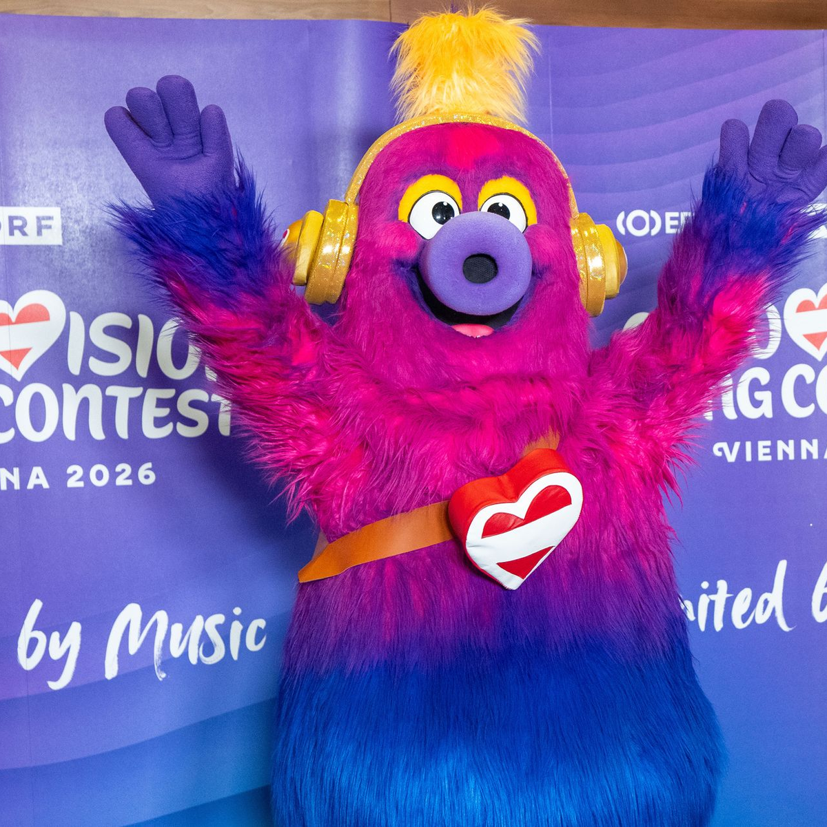 «Auri» heißt das Maskottchen des 70. ESC in Wien. - Foto: Georg Hochmuth/APA/dpa