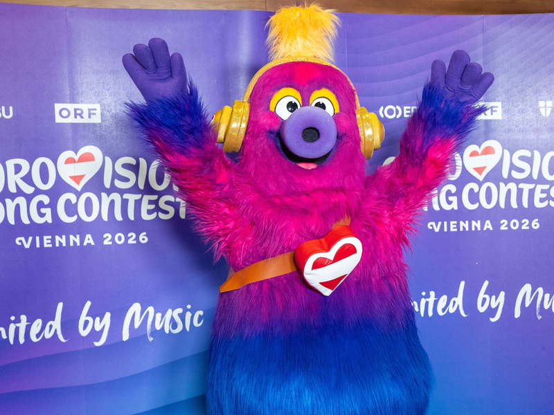 «Auri» heißt das Maskottchen des 70. ESC in Wien. - Foto: Georg Hochmuth/APA/dpa