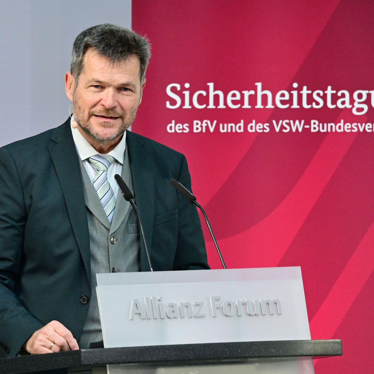 «Die Dynamik der Bedrohungen erforderte schnellere Fortschritte», sagt der Präsident des Verbandes für Sicherheit in der Wirtschaft, Johannes Strümpfel.  - Foto: Soeren Stache/dpa