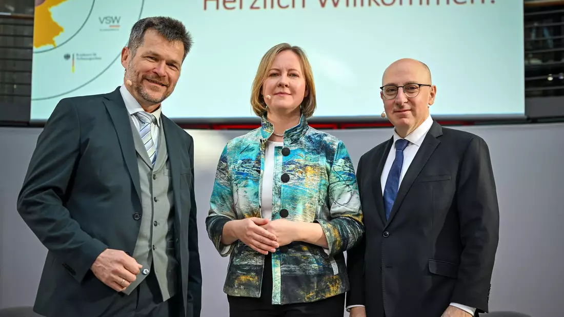 Marika Linntam, Botschafterin der Republik Estland in Berlin, berichtet von Präventionsmaßnahmen ihres Landes gegen Sabotage und Cyberoperationen Russlands.  - Bild: Soeren Stache/dpa