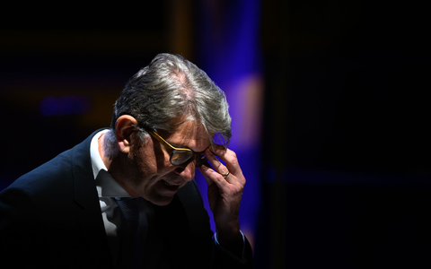 Kulturstaatsminister Wolfram Weimer musste sich im Leipziger Gewandhaus auch Buhrufe und Kritik anhören.  - Foto: Hendrik Schmidt/dpa