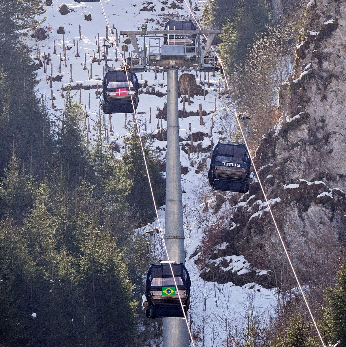 Das Unfallgebiet in der Schweiz liegt auf rund 2.000 Metern Höhe. - Foto: Urs Flueeler/KEYSTONE/dpa