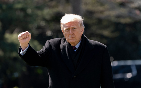 Trump droht dem Iran mit massiven Bombardierungen eines wichtigen Gasfelds.  - Foto: Alex Brandon/AP/dpa