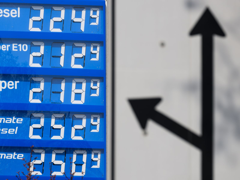 Die Spritpreise sind nach oben geschnellt. - Foto: Robert Michael/dpa