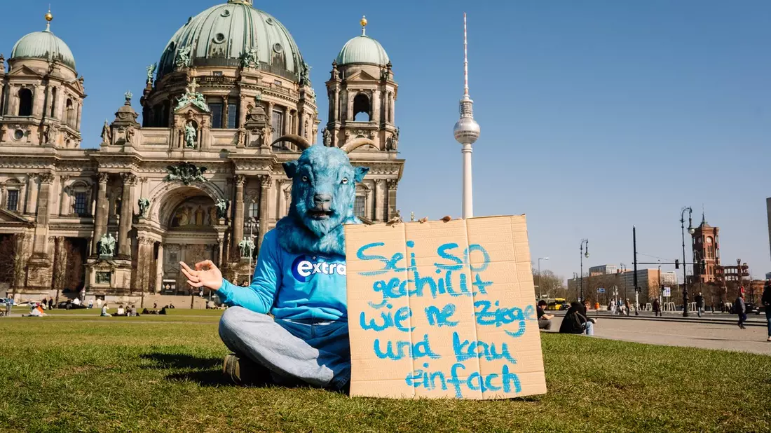 Kauen wie die Ziegen: EXTRA® präsentiert witzige Kaugummi-Kampagne für weniger Overthinking-Gedanken - Bild: presseportal.de