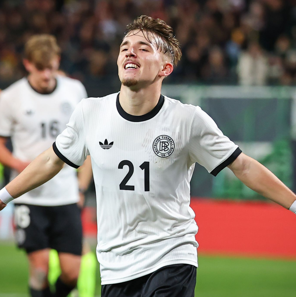 Beförderung von der U21-Auswahl in die A-Nationalmannschaft: Lennart Karl. (Archivbild) - Foto: Daniel Karmann/dpa