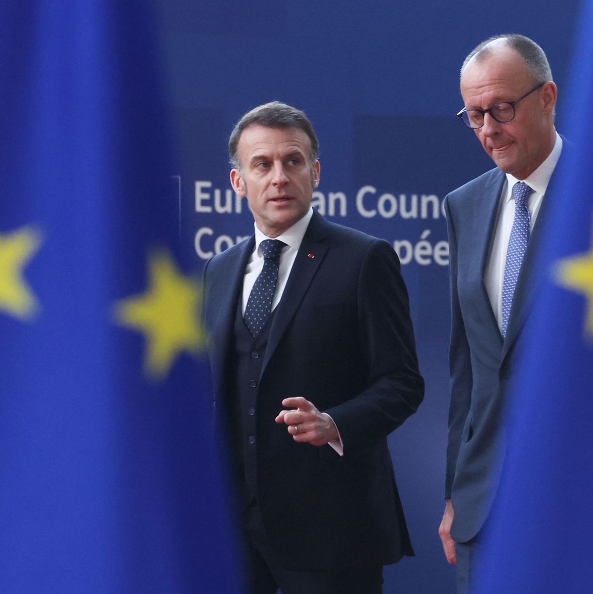 Kommen gemeinsam: Friedrich Merz und Emmanuel Macron. - Foto: Omar Havana/AP/dpa