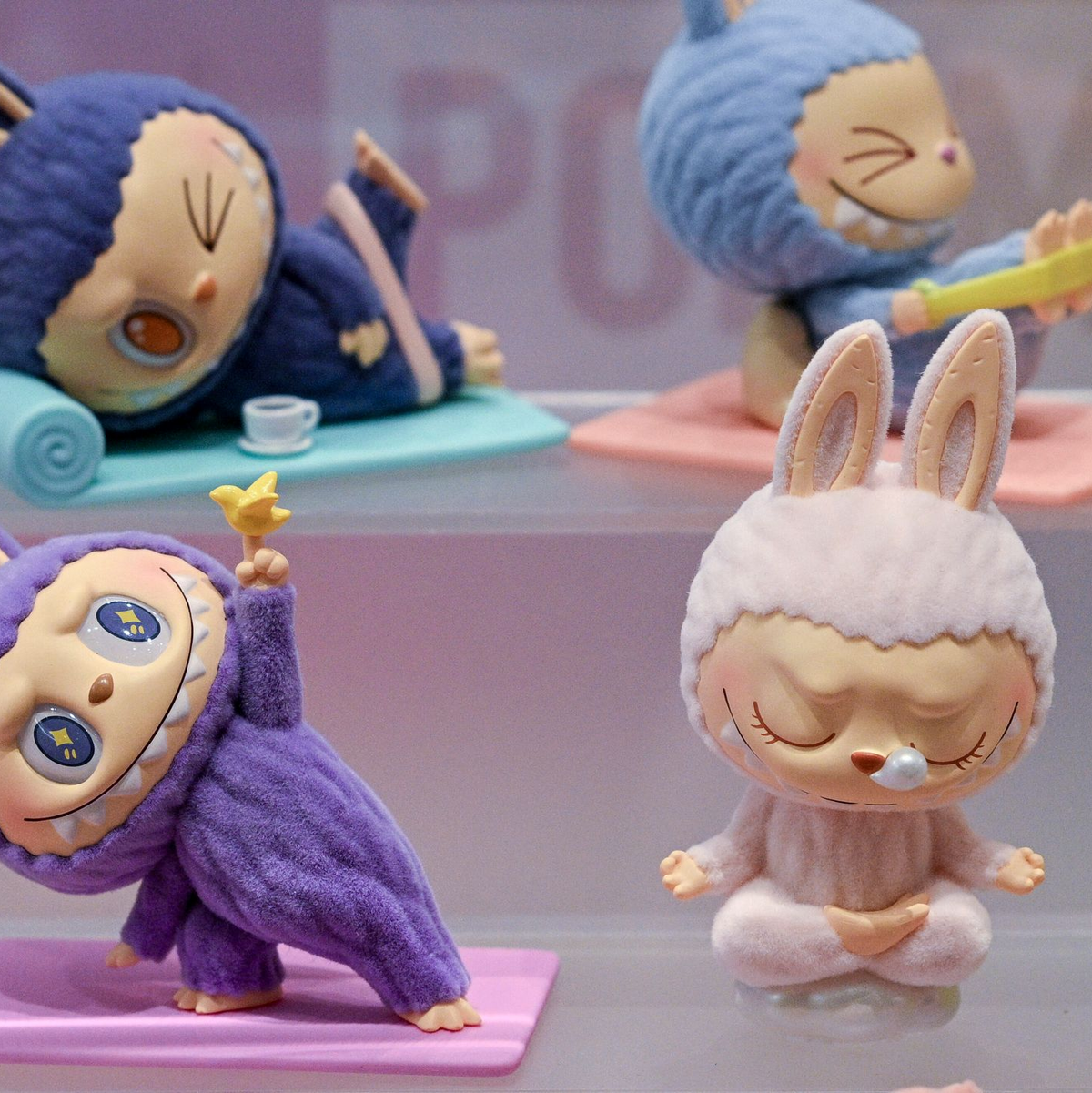  Labubu-Plüschfiguren sind bei Sammlern begehrt. Nun ist auch ein Film über das Monster geplant. (Archivbild) - Foto: Jens Kalaene/dpa/dpa-tmn