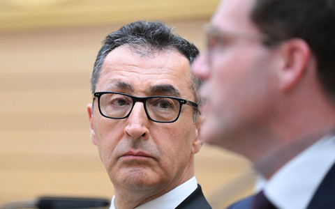 Cem Özdemir will mit Manuel Hagel offizielle Gespräche über eine Regierungszusammenarbeit führen. - Foto: Bernd Weißbrod/dpa