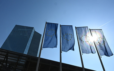 Der EZB-Rat hält die Leitzinsen im Euroraum seit Monaten unverändert. - Foto: Michael Brandt/dpa