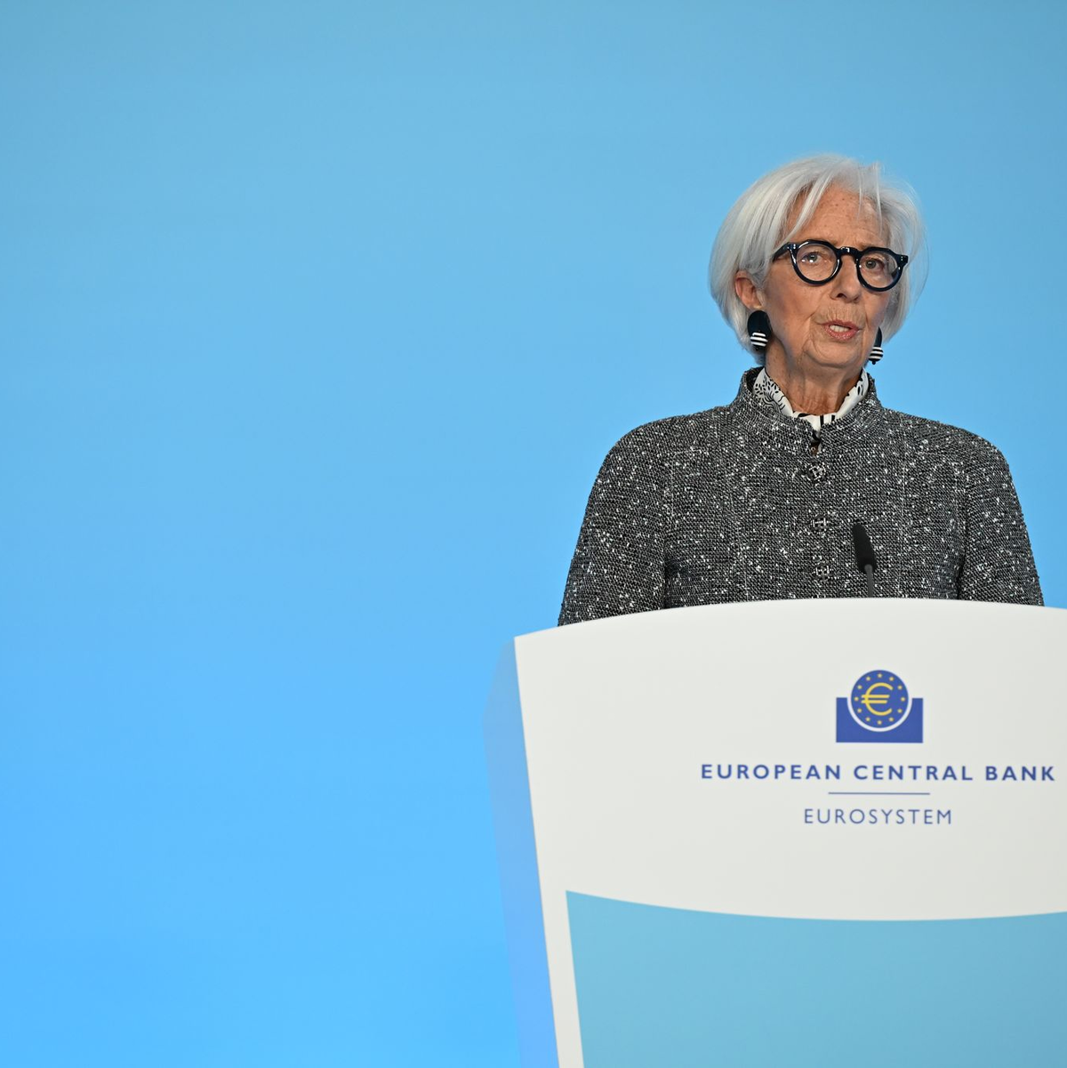Oberstes Ziel der Währungshüter um EZB-Präsidentin Christine Lagarde sind stabile Preise im Euroraum. - Foto: Michael Brandt/dpa