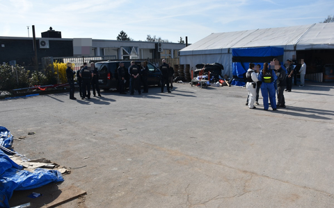 HZA-KR: Zoll Krefeld deckt in Neuss mutmaßliche illegale Beschäftigung von 15 Chinesen auf - Foto: presseportal.de