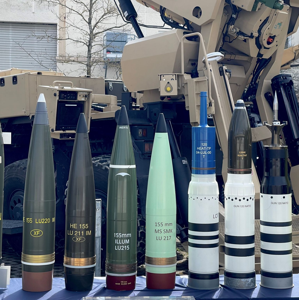 Panzer- und Artilleriegranaten des deutsch-französischen Rüstungskonzerns KNDS. Das Unternehmen plant für dieses Jahr den Börsengang.  - Foto: Carsten Hoefer/dpa