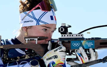 Lou Jeanmonnot gewinnt nach zweimal Olympia-Gold auch den Gesamtweltcup. (Archivbild) - Foto: Hendrik Schmidt/dpa