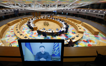 Selenskyj setzt auf neue Gespräche mit den USA über ein Kriegsende.  - Foto: Geert Vanden Wijngaert/Pool AP/AP/dpa