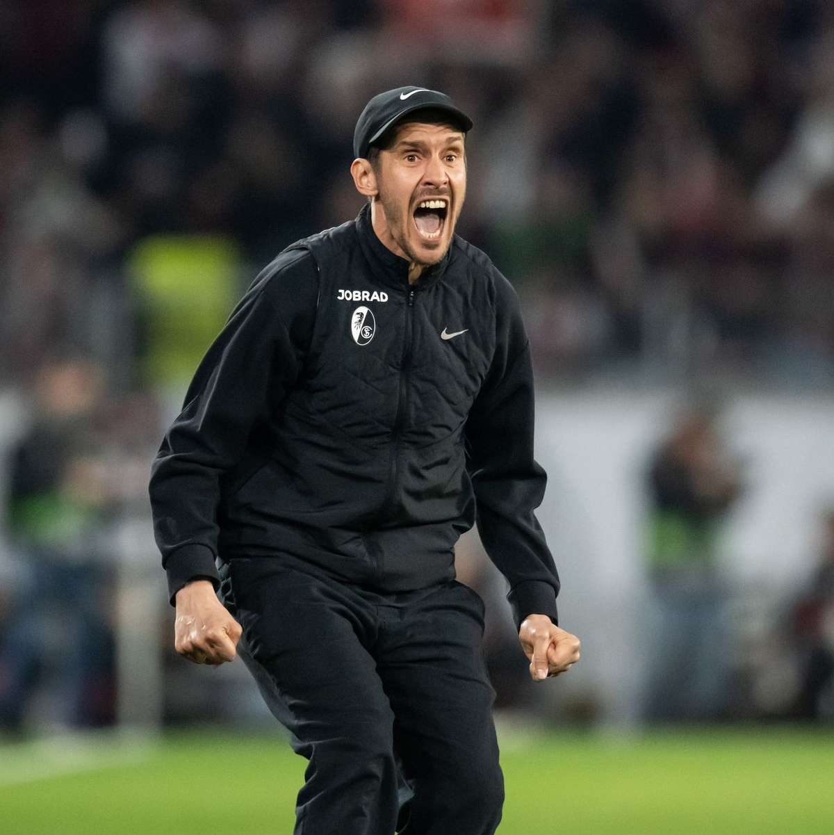 Was Streich nicht gelang: Trainer Schuster führt Freiburg erstmals ins Viertelfinale. - Foto: Silas Stein/dpa