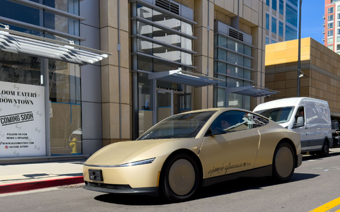 Auch Teslas geplantes Robotaxi ohne Lenkrad und Pedale soll nur mit Kameras als Sensoren auskommen. (Archivbild) - Foto: Andrej Sokolow/dpa Auch Teslas geplantes Robotaxi ohne Lenkrad und Pedale soll nur mit Kameras als Sensoren auskommen. (Archivbild) - Foto: Andrej Sokolow/dpa