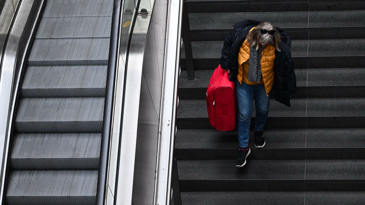 Seit rund vier Wochen stehen viele Rolltreppen am Berliner Hauptbahnhof und anderen deutschen Bahnhöfen still. (Archivbild) - Foto: Britta Pedersen/dpa